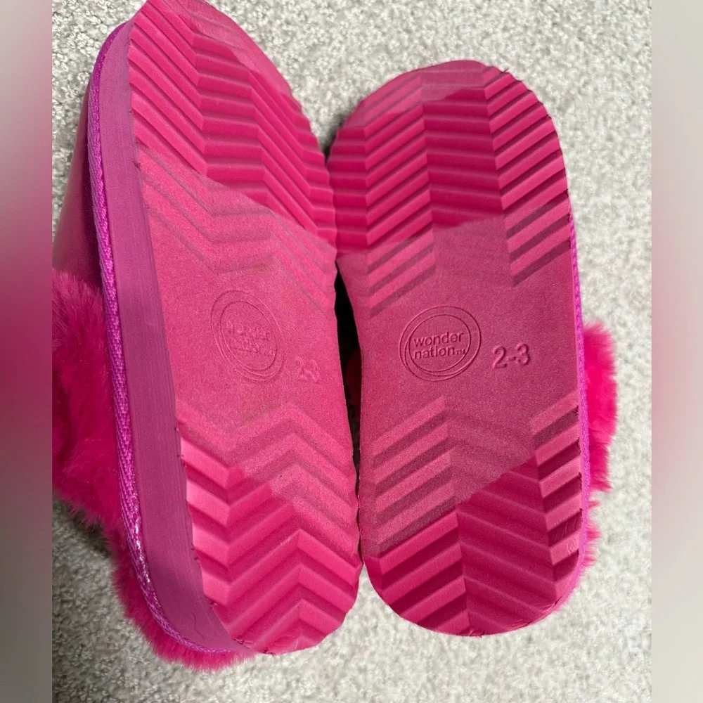 Brand New/Never Worn-Kids Cozy Pink Slippers-Size 2-3